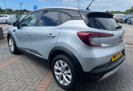 Renault Captur ICONIC 1.0 TCE 9