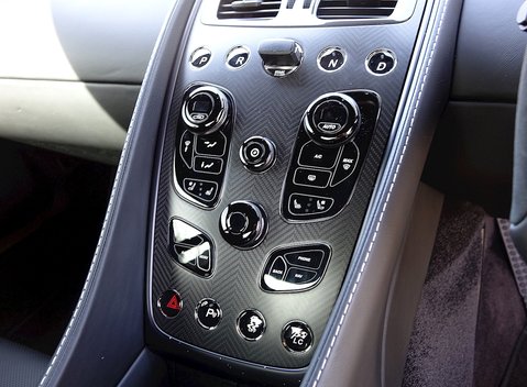 Aston Martin Vanquish Carbon Edition 28