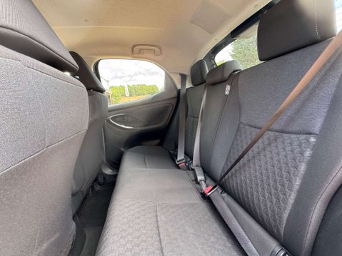 Toyota Yaris 1.5 Yaris Design HEV CVT 5dr 37