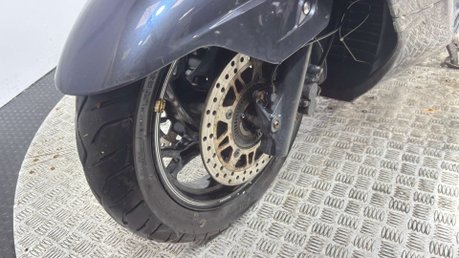 Suzuki Burgman 2013 14K PROJECT MAXI SCOOTER SPARES OR REPAIR 400CC 9