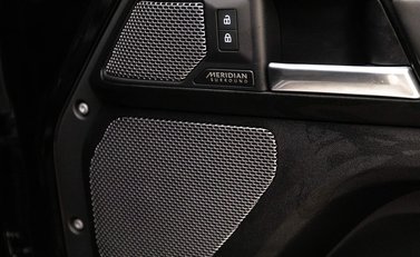 Land Rover Defender V8 21