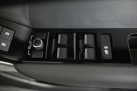 Land Rover Range Rover Velar 2.0 P250 R-Dynamic HSE SUV 5dr Petrol Auto 4WD Euro 6 (s/s) (249 ps) 24