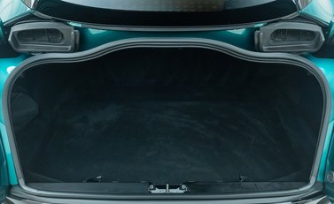 Aston Martin DB12 V8 35