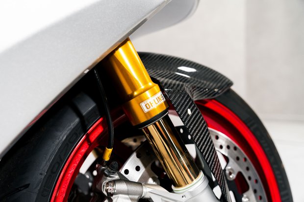 Norton V4 SV. MANX. PLATINUM BODYWORK. ÖHLINS SUSPENSION. RED OZ ALUMINIUM WHEELS 5