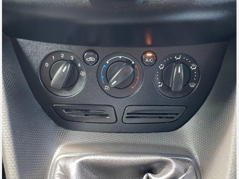 Ford Transit Connect 1.5 TDCi 220 Panel Van 5dr Diesel Manual L1 H1 (120 g/km, 74 bhp) 30