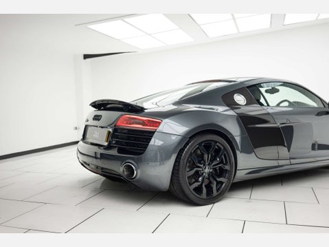 Audi R8 5.2 R8 Quattro V10 Semi-Auto 4WD 2dr 35