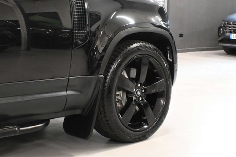 Land Rover Defender 3.0 Defender HSE D MHEV Auto 4WD 5dr 16