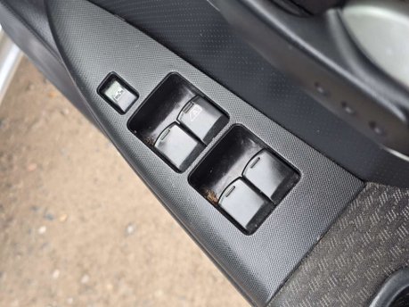 Nissan Note 1.6 16v SE Hatchback 5dr Petrol Automatic (166 g/km, 109 bhp) 52