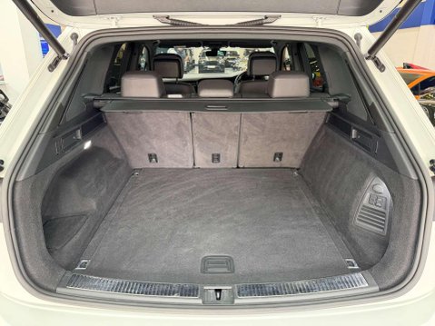 Volkswagen Touareg 3.0 TDI V6 Black Edition SUV 5dr Diesel Tiptronic 4Motion Euro 6 (s/s) (286 47