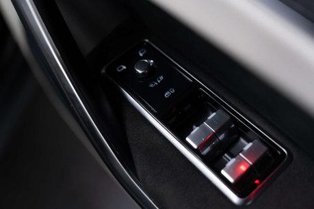 Jaguar F-Pace 5.0 F-PACE SVR AWD Auto 4WD 5dr 16