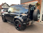 Land Rover Defender X MHEV 11