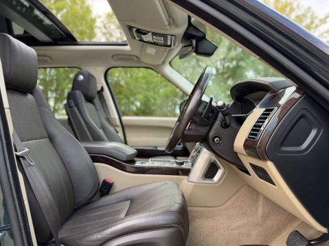 Land Rover Range Rover 4.4 Range Rover Vogue SDV8 Auto 4WD 5dr 24