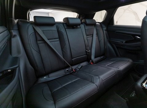 Land Rover Range Rover Evoque P300e R-Dynamic SE 13