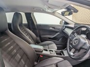 Mercedes-Benz GLA 1.6 GLA 180 Urban Edition Auto 5dr 29