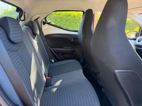 Toyota Aygo 1.0 VVT-i x-play Euro 6 5dr 16