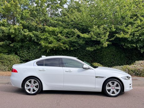 Jaguar XE 2.0i Portfolio Auto AWD Euro 6 (s/s) 4dr 3