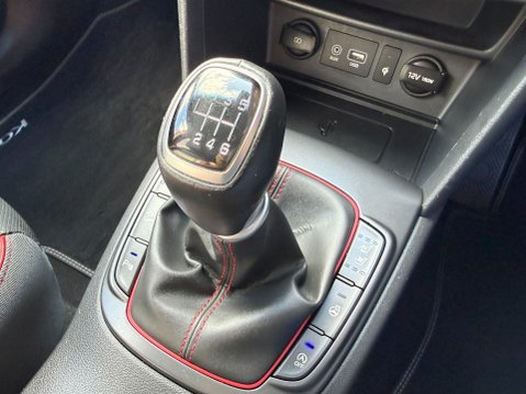 Hyundai KONA PREMIUM SE 1 OWNER 47