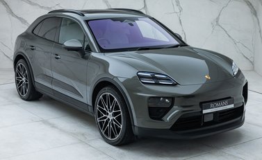 Porsche Macan 4 Electric 11