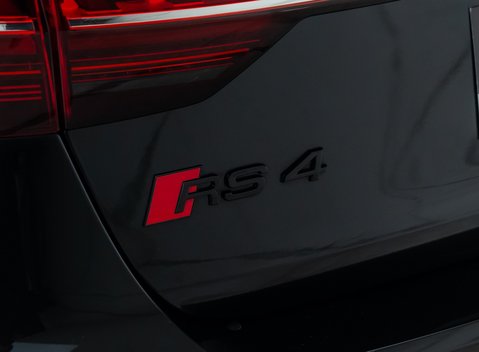 Audi RS4 Avant CARBON BLACK 35