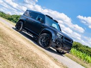 Land Rover Defender D300 HSE HardTop 19