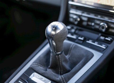 Porsche Cayman GT4 17