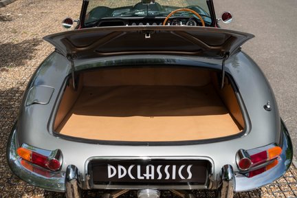 Jaguar E-Type 4.2 Roadster Series 1½ 26