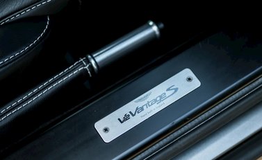 Aston Martin V12 Vantage S 20