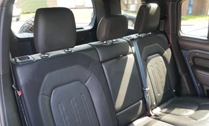 Land Rover Defender X-DYNAMIC HSE MHEV 3.0L Extended LR Warranty Tow Bar Pano Roof FLRSH  21