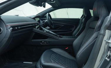 Aston Martin DB12 V8 17