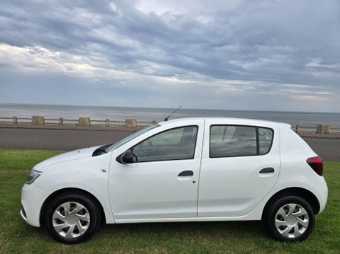Dacia Sandero 1.0 SCe Essential Euro 6 5dr 9