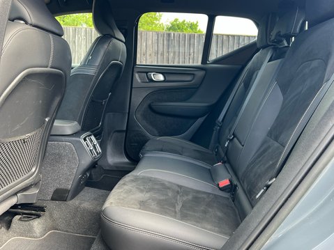 Volvo XC40 B4 PLUS AWD MHEV 9