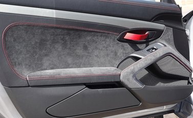 Porsche Cayman GT4 20