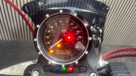 Harley-Davidson Sportster 883 XL883N IRON 2015 20K NEW MOT SERVICED CRUISER BIKE 37