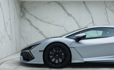 Lamborghini Revuelto 46