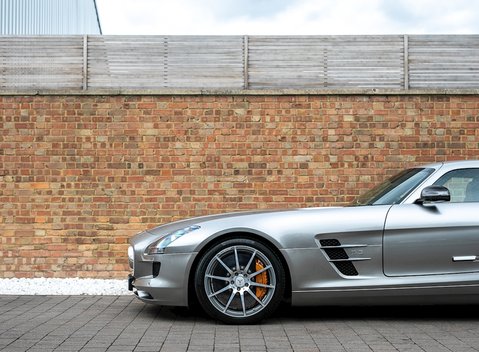Mercedes-Benz SLS AMG 28