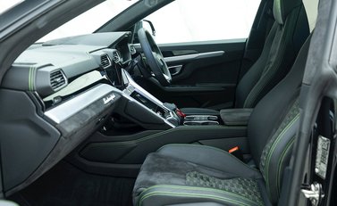 Lamborghini Urus 14