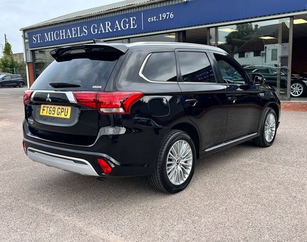 Mitsubishi Outlander 2.4 Outlander Dynamic PHEV CVT 4WD 5dr 8