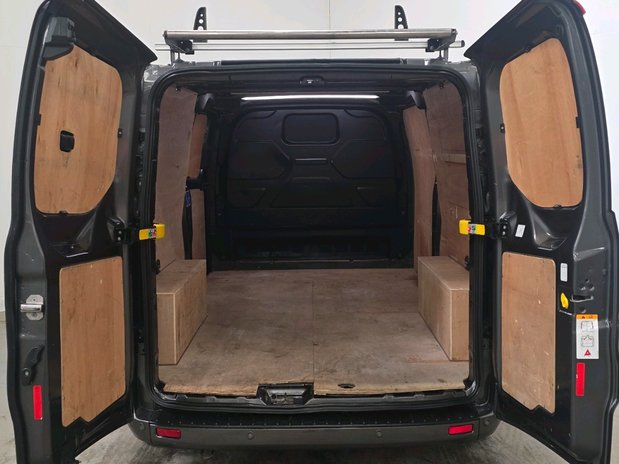 Ford Transit Custom 300 L2 DIESEL FWD 2.0 Eco Blue 170ps Low Roof Limited Van 9