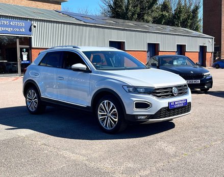 Volkswagen T-Roc 1.5 T-Roc SEL TSi Evo 5dr 4