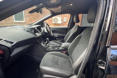 Ford Kuga ST-LINE TDCI - 8 SERVICES - AWAITING PREPARATION 3