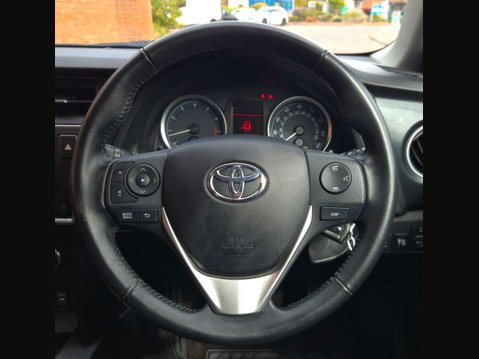 Toyota Auris 1.6 Auris Sport Valvematic 5dr 17