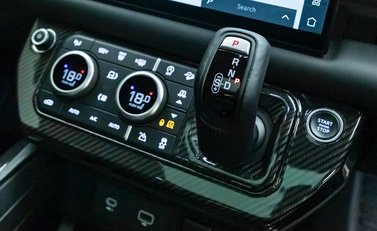 Land Rover Defender 110 V8 P525 URBAN XRS 22