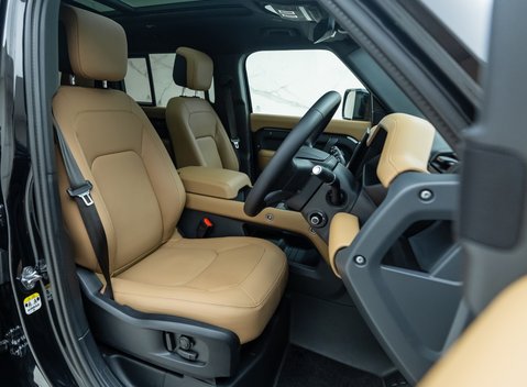Land Rover Defender 110 D250 X-DYNAMIC HSE 14