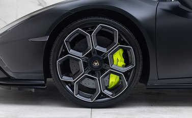 Lamborghini Huracan Tecnica 32