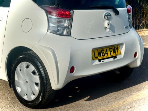 Toyota Iq 1.0 VVT-i Hatchback 3dr Petrol Multidrive Euro 5 (68 ps) 28