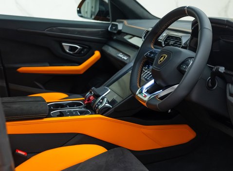 Lamborghini Urus Pearl Capsule 13