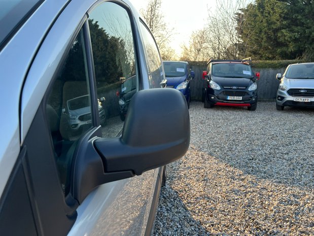 Peugeot Partner SWB L1H1 (SOLD) Low Roof Professional Air Con Nav Sensors EURO 6 NO VAT 20
