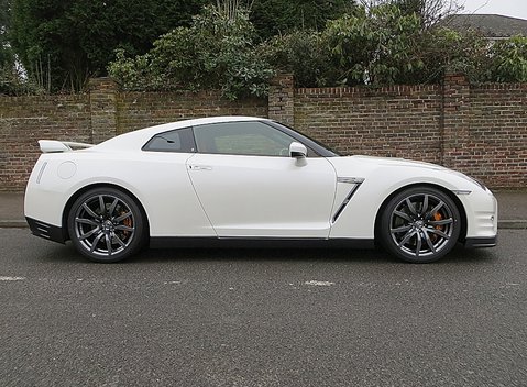 Nissan GT-R Premium Edition 3