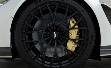 Aston Martin V12 Vantage 8