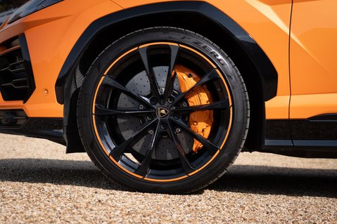 Lamborghini Urus V8 14